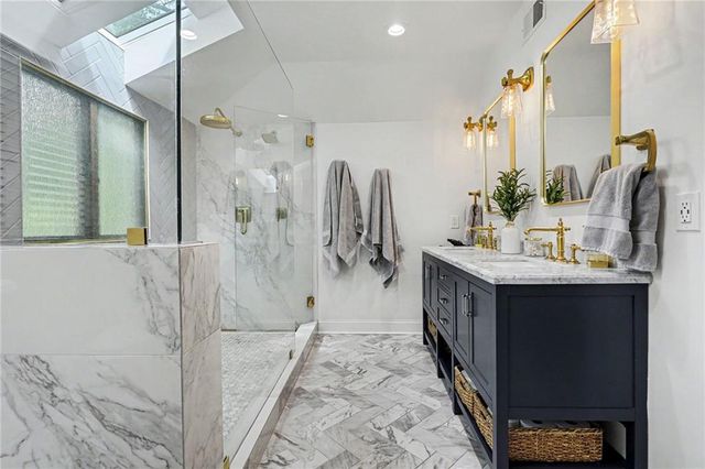 8004 WESTGATE Drive, Lenexa, KS 66215