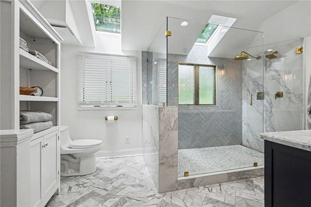 8004 WESTGATE Drive, Lenexa, KS 66215