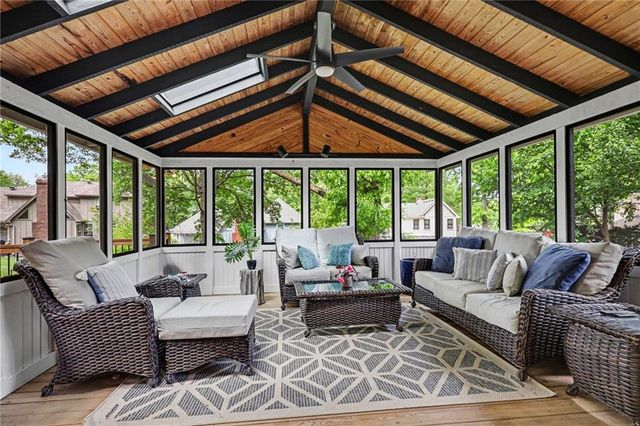 8004 WESTGATE Drive, Lenexa, KS 66215