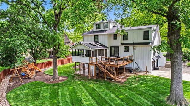 8004 WESTGATE Drive, Lenexa, KS 66215