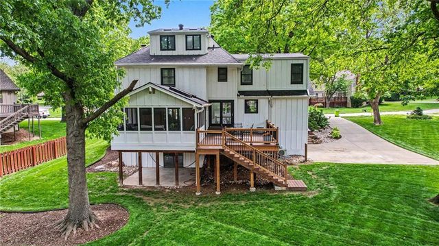 8004 WESTGATE Drive, Lenexa, KS 66215