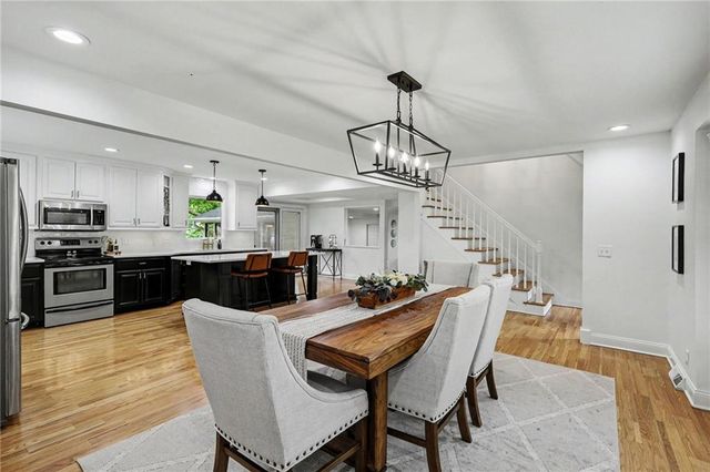 8004 WESTGATE Drive, Lenexa, KS 66215