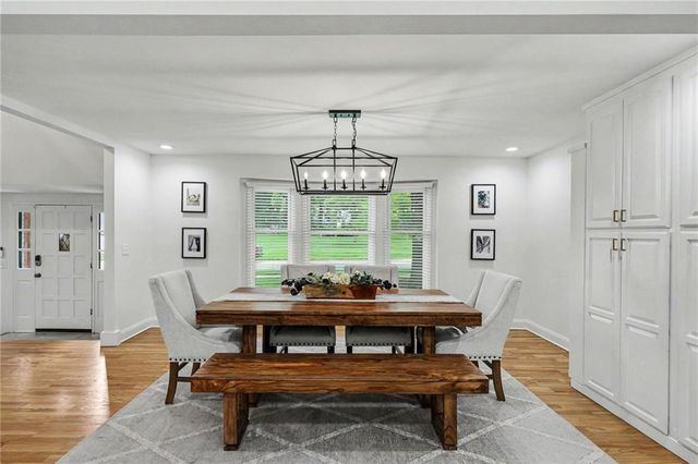 8004 WESTGATE Drive, Lenexa, KS 66215