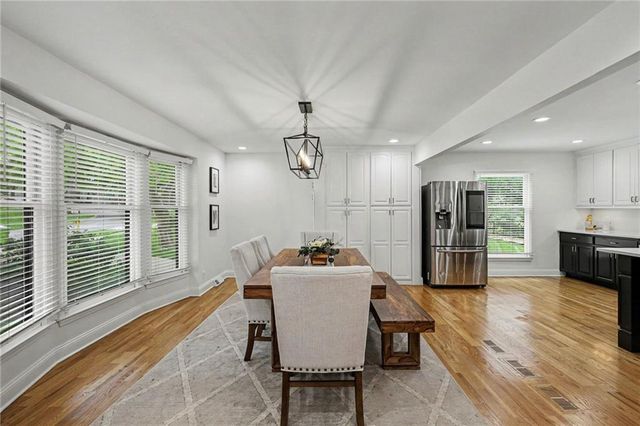 8004 WESTGATE Drive, Lenexa, KS 66215