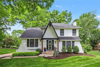 8004 WESTGATE Drive, Lenexa, KS 66215