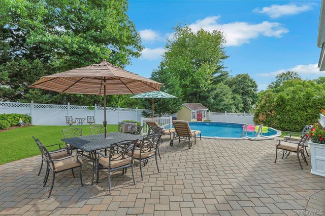 60 Pilgrim Court, Pearl River, NY 10965
