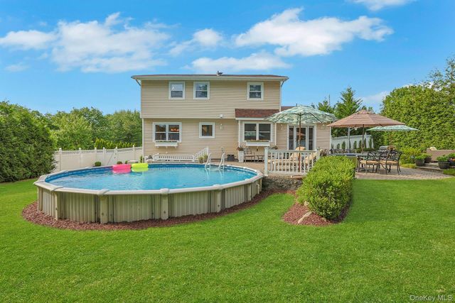 60 Pilgrim Court, Pearl River, NY 10965