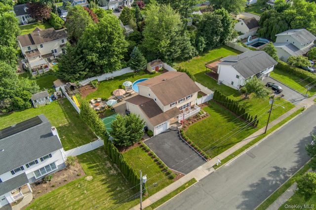 60 Pilgrim Court, Pearl River, NY 10965