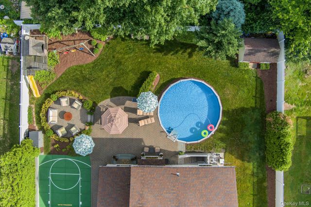 60 Pilgrim Court, Pearl River, NY 10965
