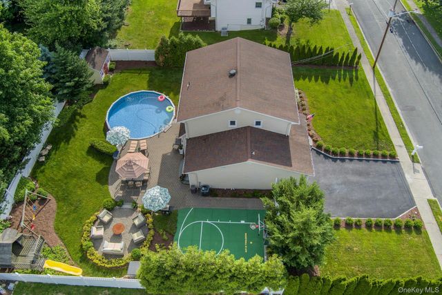 60 Pilgrim Court, Pearl River, NY 10965