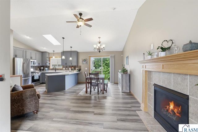 961 Ivy Hills Road, Belle Plaine, MN 56011