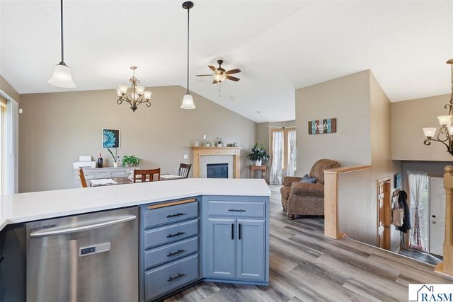 961 Ivy Hills Road, Belle Plaine, MN 56011