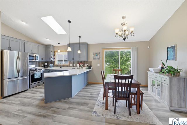 961 Ivy Hills Road, Belle Plaine, MN 56011