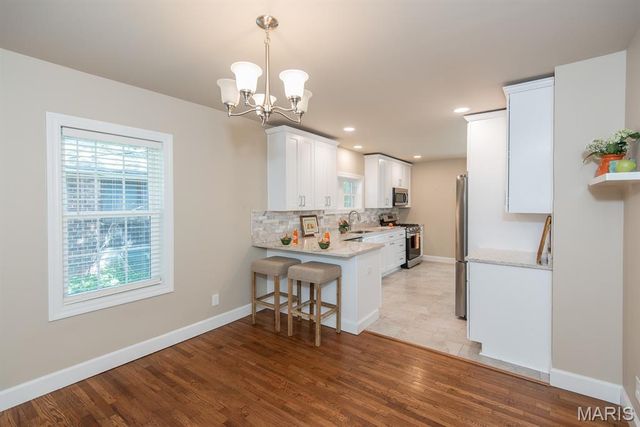 7420 Richmond Place, Maplewood, MO 63143