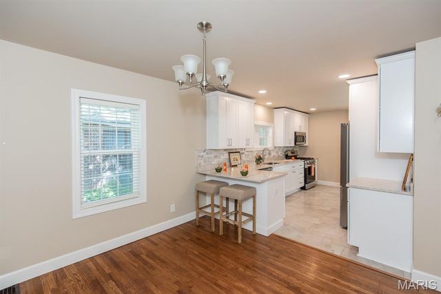 7420 Richmond Place, Maplewood, MO 63143