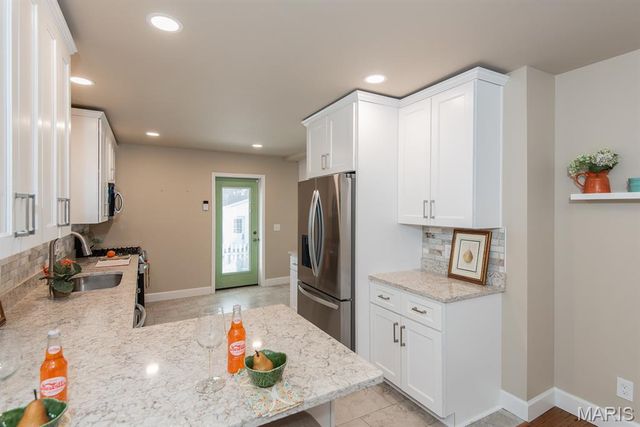 7420 Richmond Place, Maplewood, MO 63143
