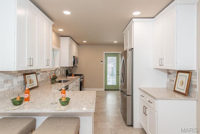 7420 Richmond Place, Maplewood, MO 63143