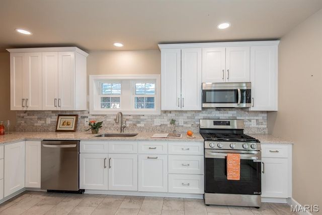 7420 Richmond Place, Maplewood, MO 63143
