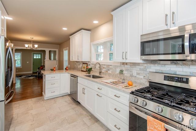 7420 Richmond Place, Maplewood, MO 63143