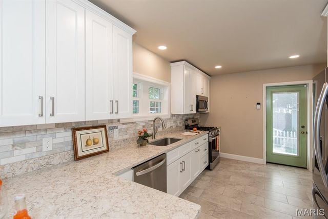 7420 Richmond Place, Maplewood, MO 63143