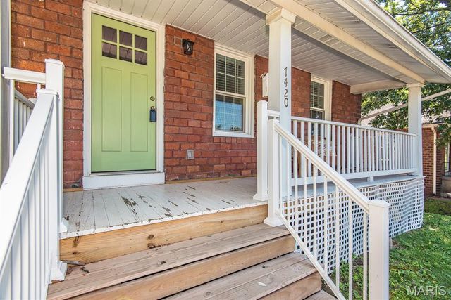 7420 Richmond Place, Maplewood, MO 63143
