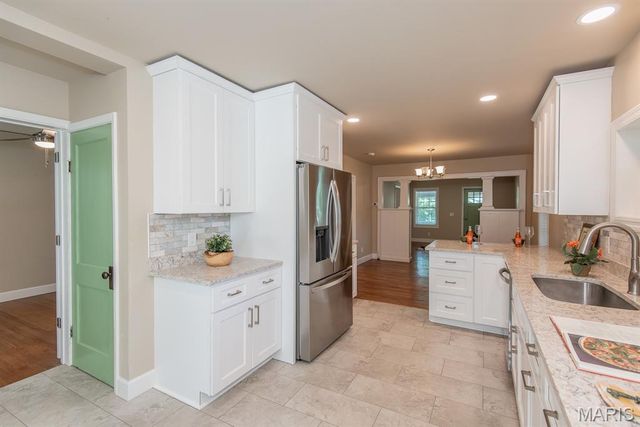 7420 Richmond Place, Maplewood, MO 63143