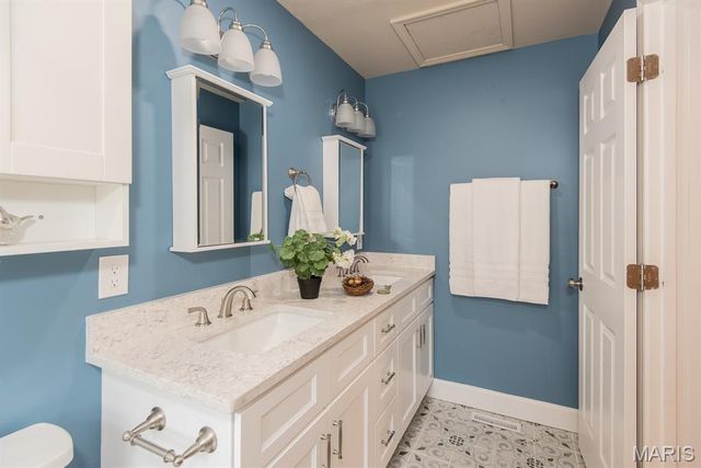7420 Richmond Place, Maplewood, MO 63143