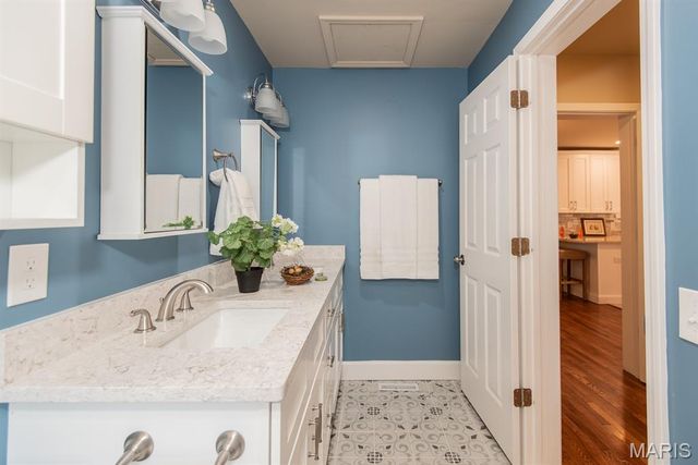 7420 Richmond Place, Maplewood, MO 63143