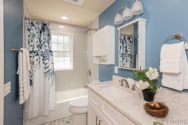 7420 Richmond Place, Maplewood, MO 63143