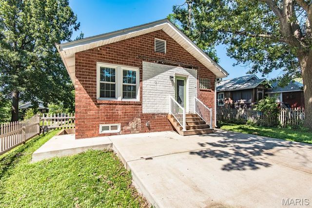7420 Richmond Place, Maplewood, MO 63143