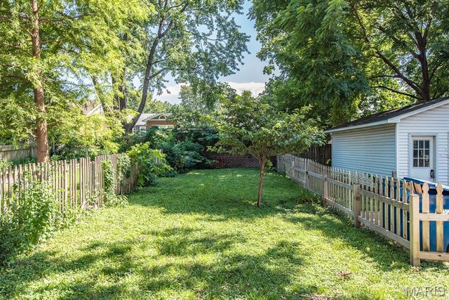 7420 Richmond Place, Maplewood, MO 63143