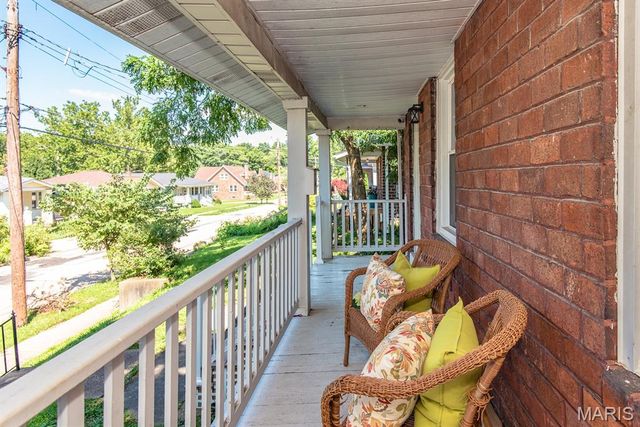 7420 Richmond Place, Maplewood, MO 63143