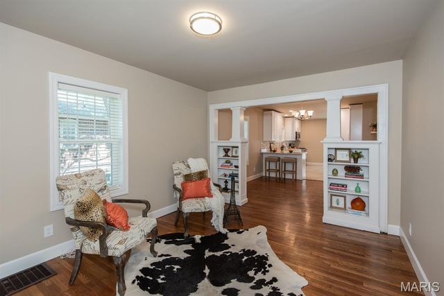 7420 Richmond Place, Maplewood, MO 63143