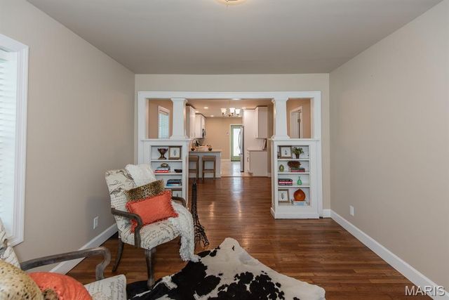 7420 Richmond Place, Maplewood, MO 63143