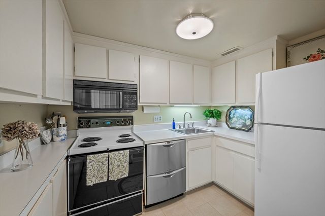 9 Skinner's Path 9, Marblehead, MA 01945