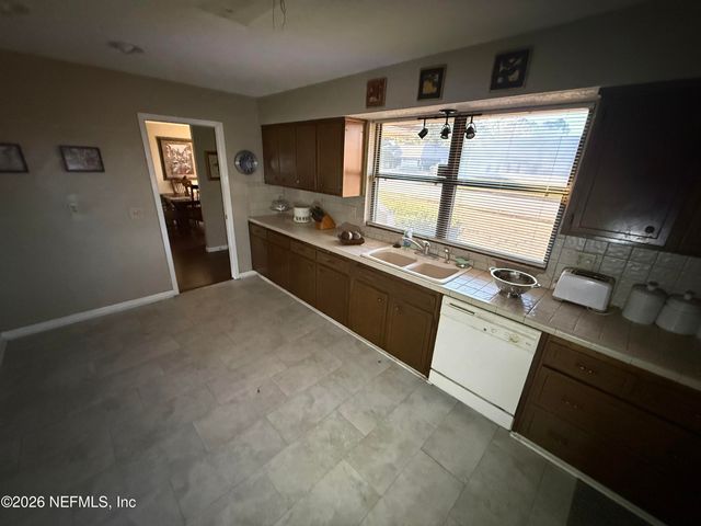 5496 LA MOYA Avenue, Jacksonville, FL 32210