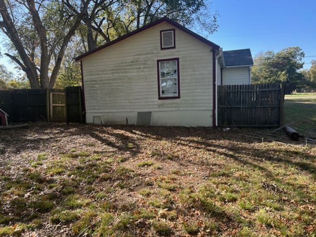 307 S Jernigan Street, Bells, TX 75414