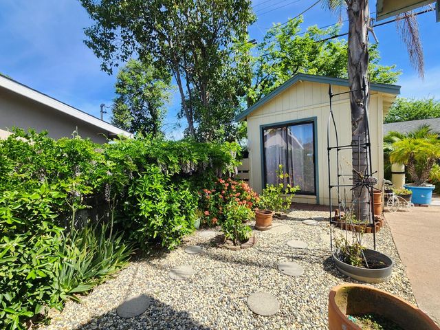 5830 Woodleigh Dr, Carmichael, CA 95608