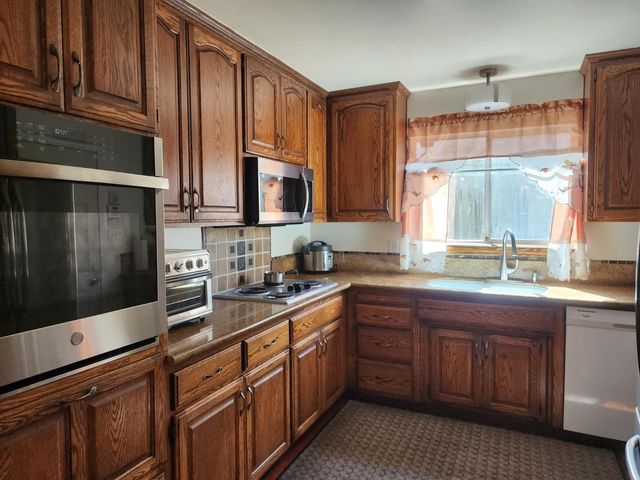 5830 Woodleigh Dr, Carmichael, CA 95608