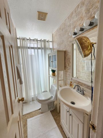 5830 Woodleigh Dr, Carmichael, CA 95608