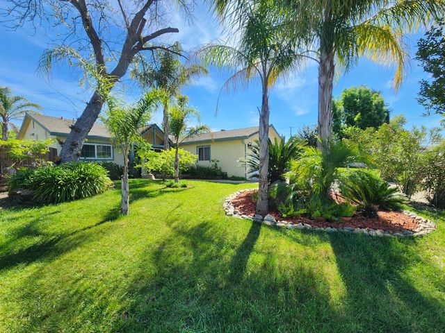 5830 Woodleigh Dr, Carmichael, CA 95608