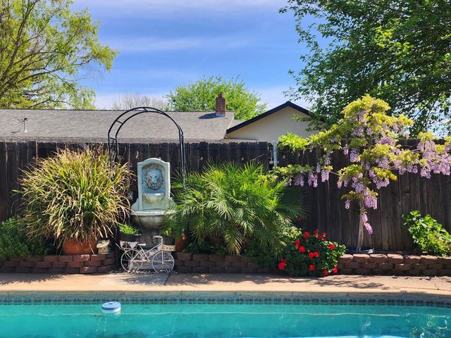 5830 Woodleigh Dr, Carmichael, CA 95608