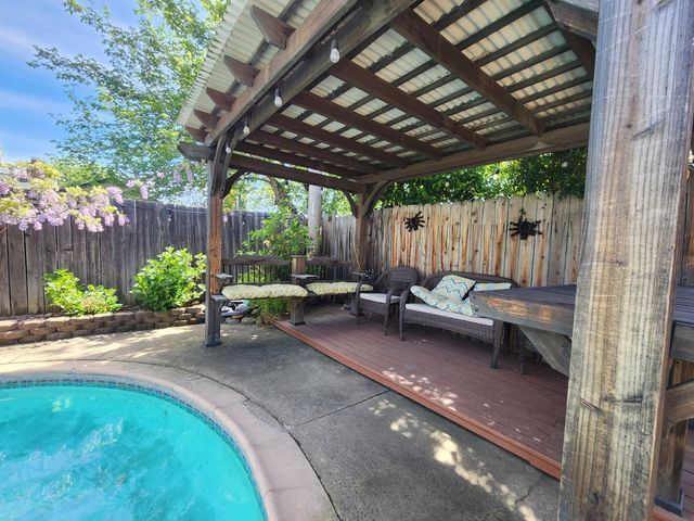 5830 Woodleigh Dr, Carmichael, CA 95608