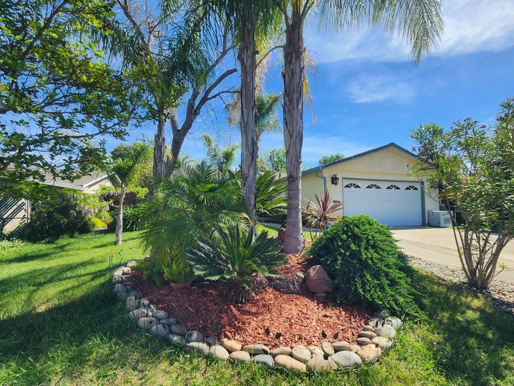 5830 Woodleigh Dr, Carmichael, CA 95608