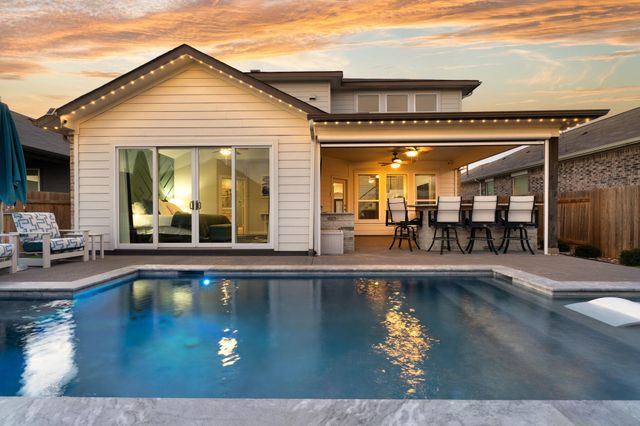 157 Firethorn DR, Buda, TX 78610