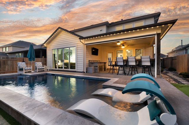 157 Firethorn DR, Buda, TX 78610