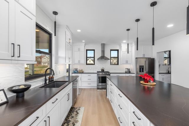 215 Gehl Avenue SW, Walker, MI 49534