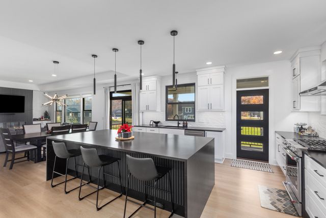 215 Gehl Avenue SW, Walker, MI 49534