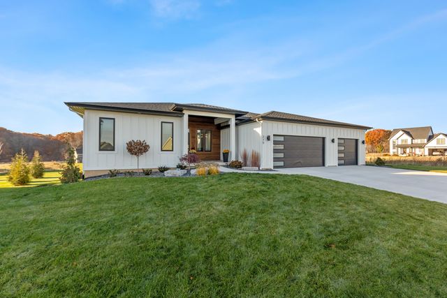 215 Gehl Avenue SW, Walker, MI 49534