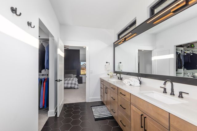 215 Gehl Avenue SW, Walker, MI 49534